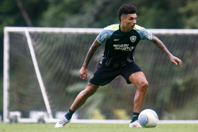 Botafogo anuncia a contratação do atacante Igor Jesus