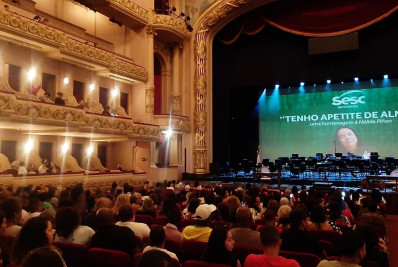 Alunos e funcionários de Caxias vão ao Municipal assistir peça