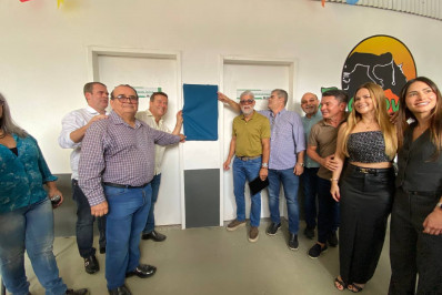 Caxias inaugura sala de fisioterapia e celebra festa junina