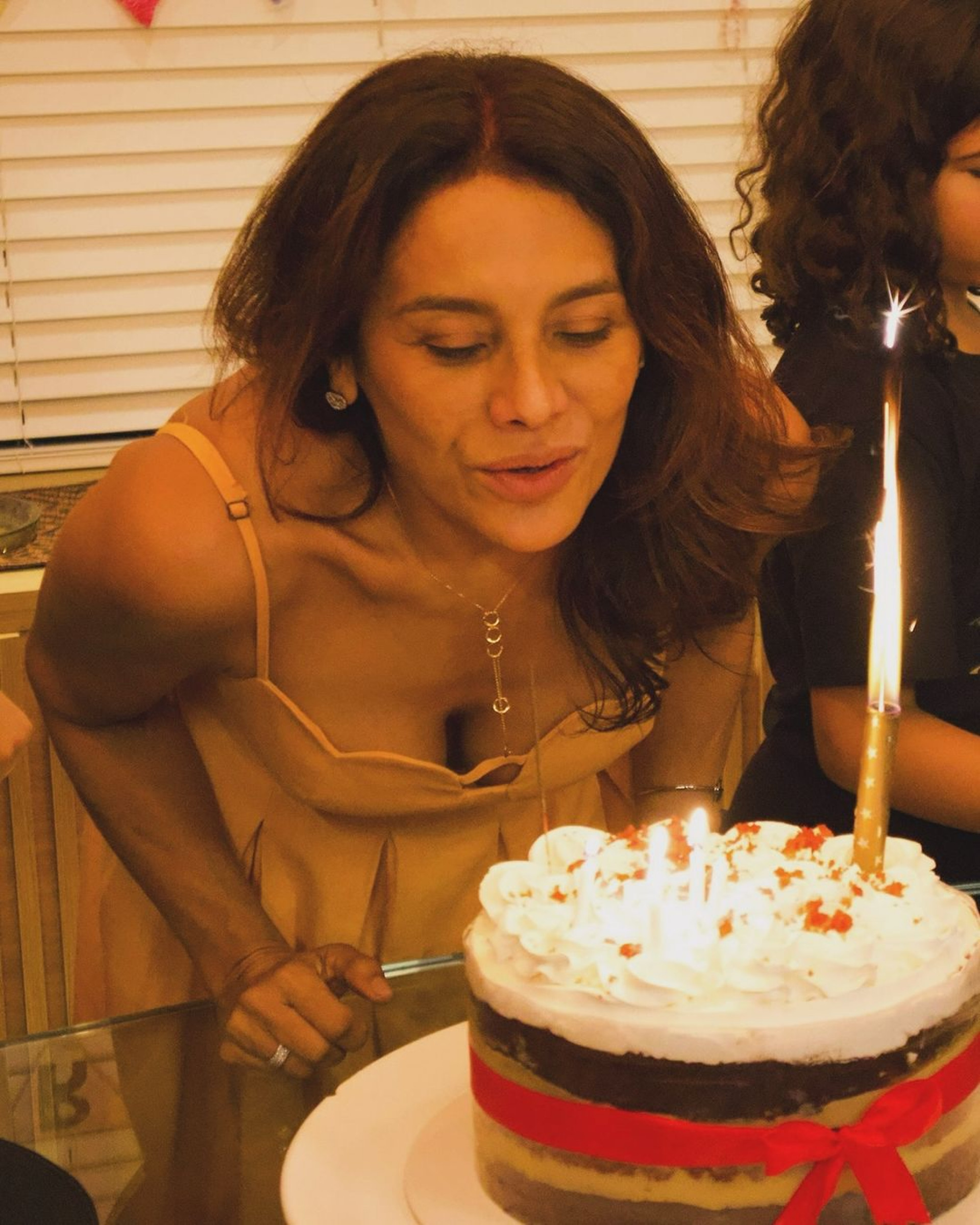 Dira Paes comemora aniversário ao lado dos filhos e agradece mensagens de carinho - Reprodução