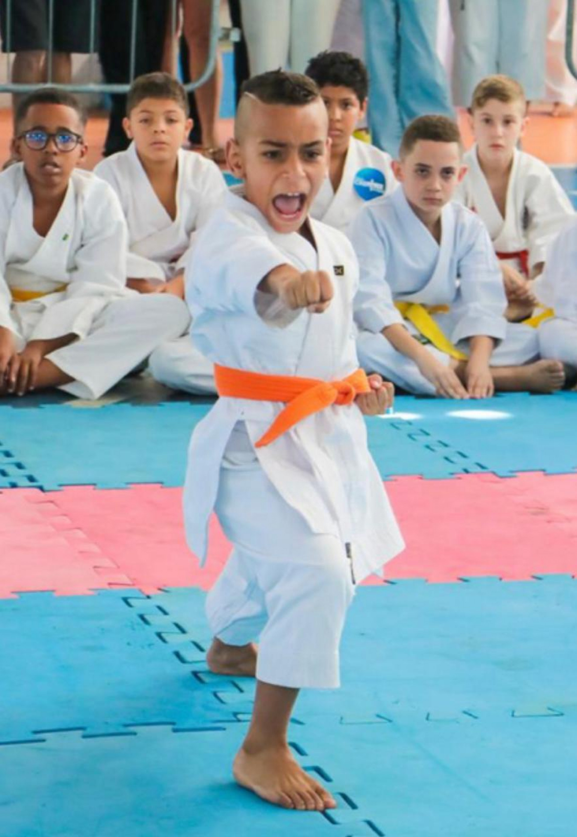 De Xerém para o mundo: conheça a história do menino campeão de Karatê