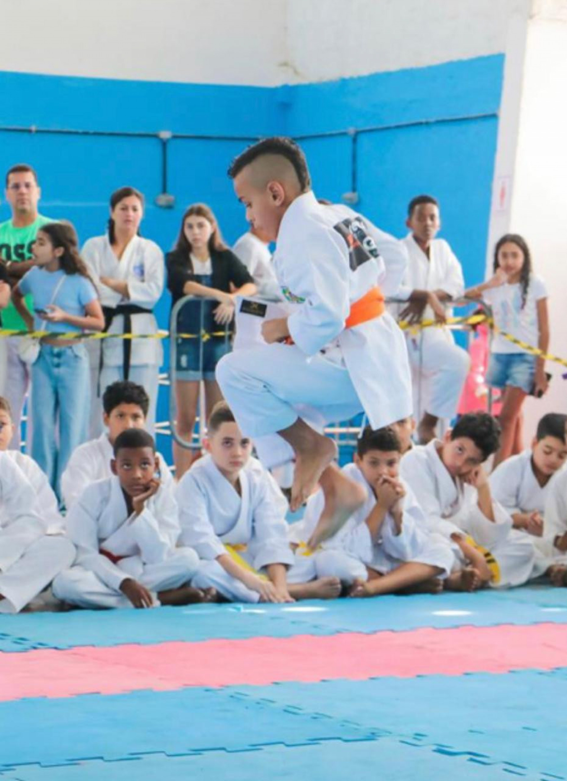 De Xerém para o mundo: conheça a história do menino campeão de Karatê