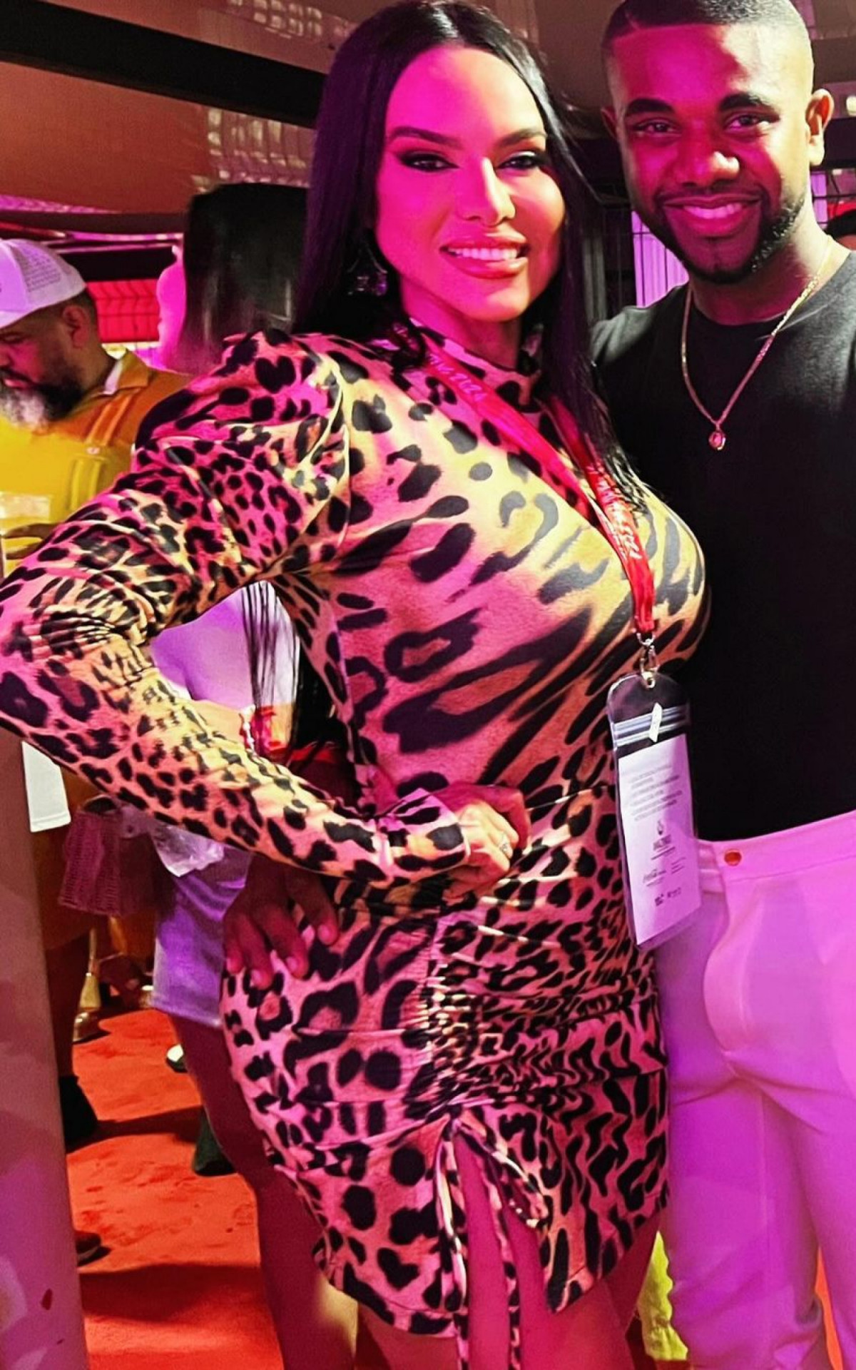 Davi Britto posa com musa do Boi Garantido, Tamires Assis - Reprodução