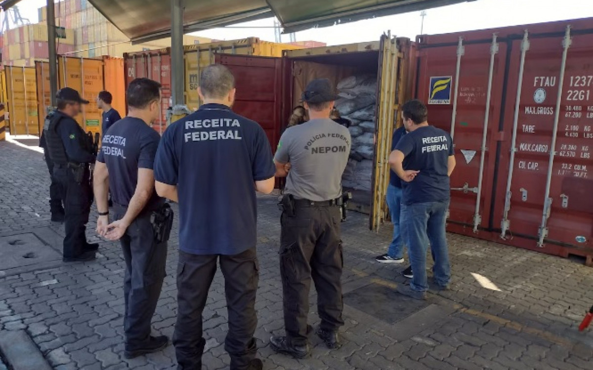 Cocaína em carga de açúcar: Receita realiza maior apreensão do ano no Porto de Santos
