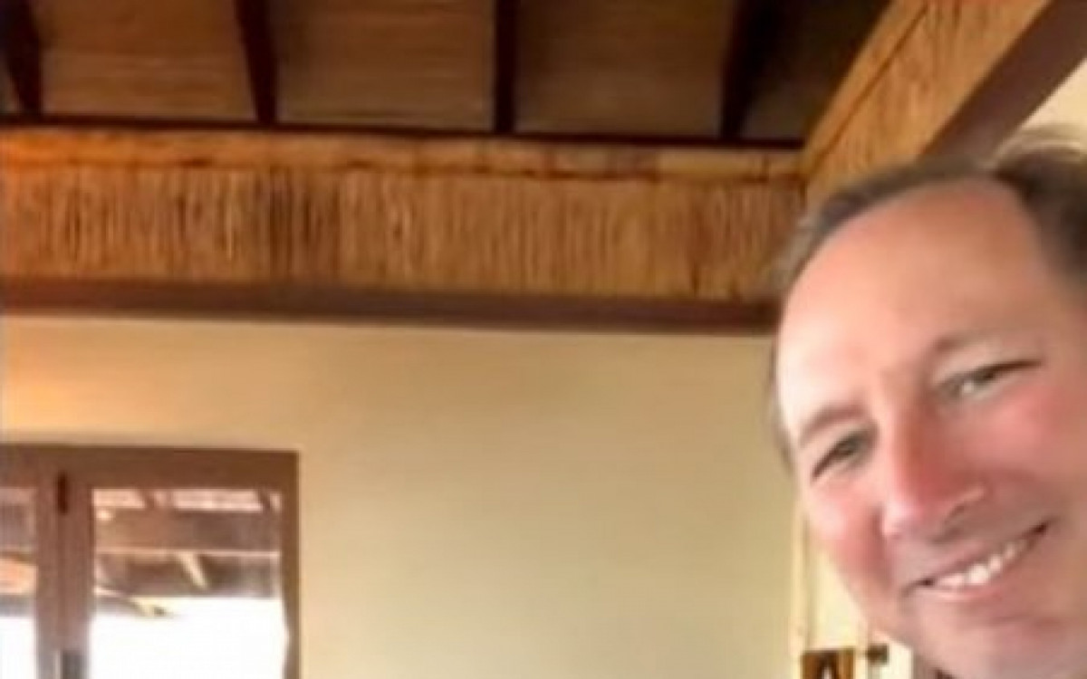 John Textor recebeu Almada, reforço do Botafogo, em sua mansão nas Bahamas