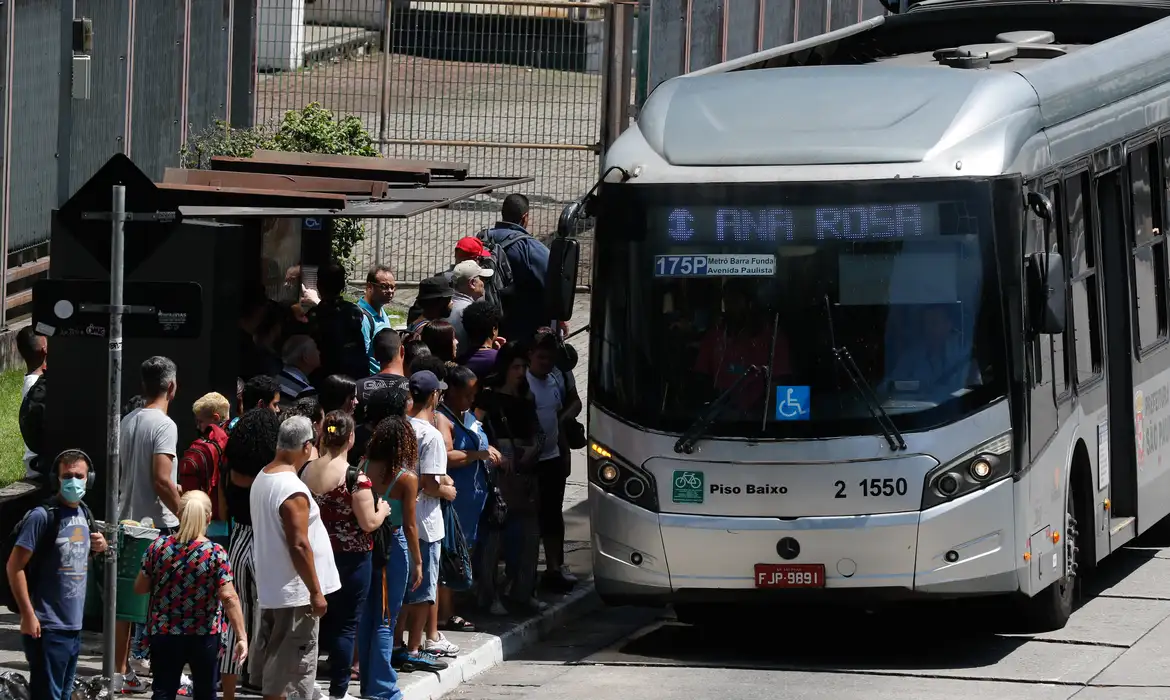 Motoristas confirmam greve de ônibus em São Paulo nesta quarta-feira