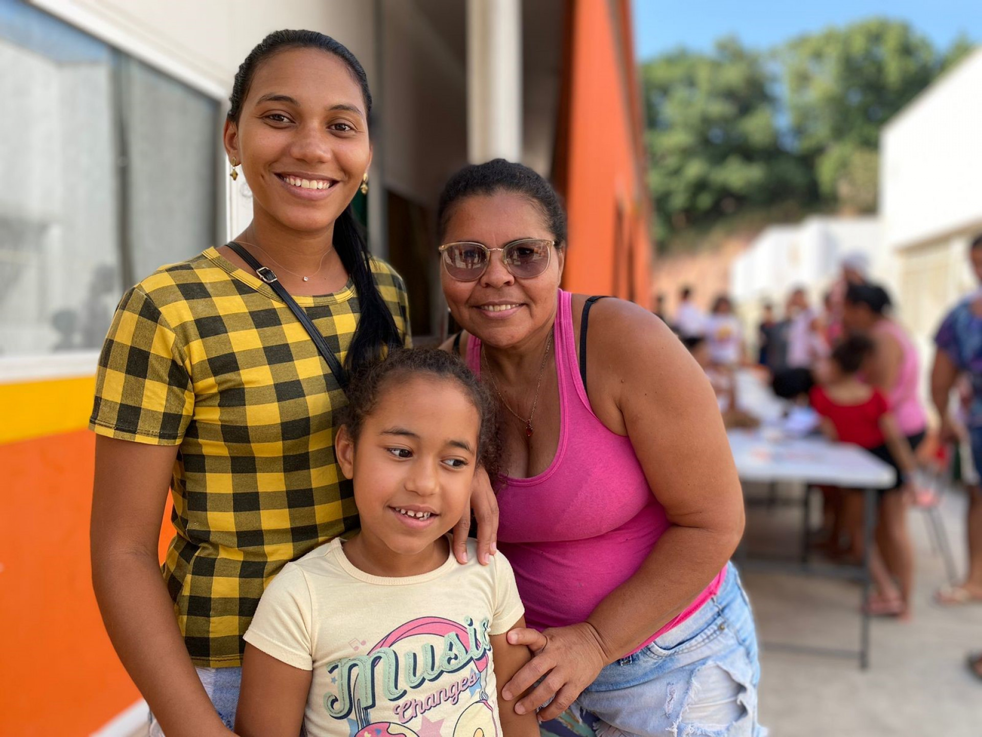 Acompanhada da filha e da neta, a dona de casa M&aacute;rcia Gomes Vieira Pe&ccedil;anha, 53, aproveitou para atualizar seu cadastro no Programa Federal Bolsa Fam&iacute;lia - Jeovani Campos / PMBR