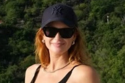 De maiô cavado, Marina Ruy Barbosa exibe o corpão em forma 