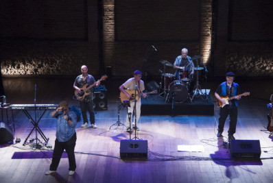 Marcos Sabino e Os Bonitos fazem show no Clube Central