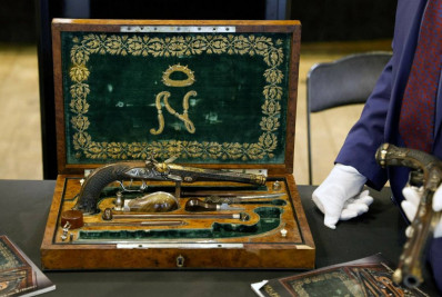 França que impedir que pistolas de Napoleão Bonaparte deixem o país