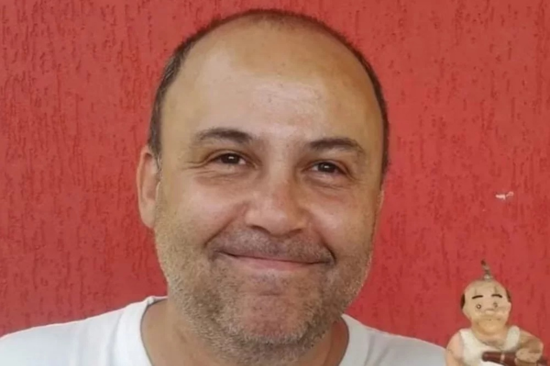 Carlos Monteiro, de 58 anos, foi assassinato em seu pr&oacute;prio bar - Reprodu&ccedil;&atilde;o/Facebook