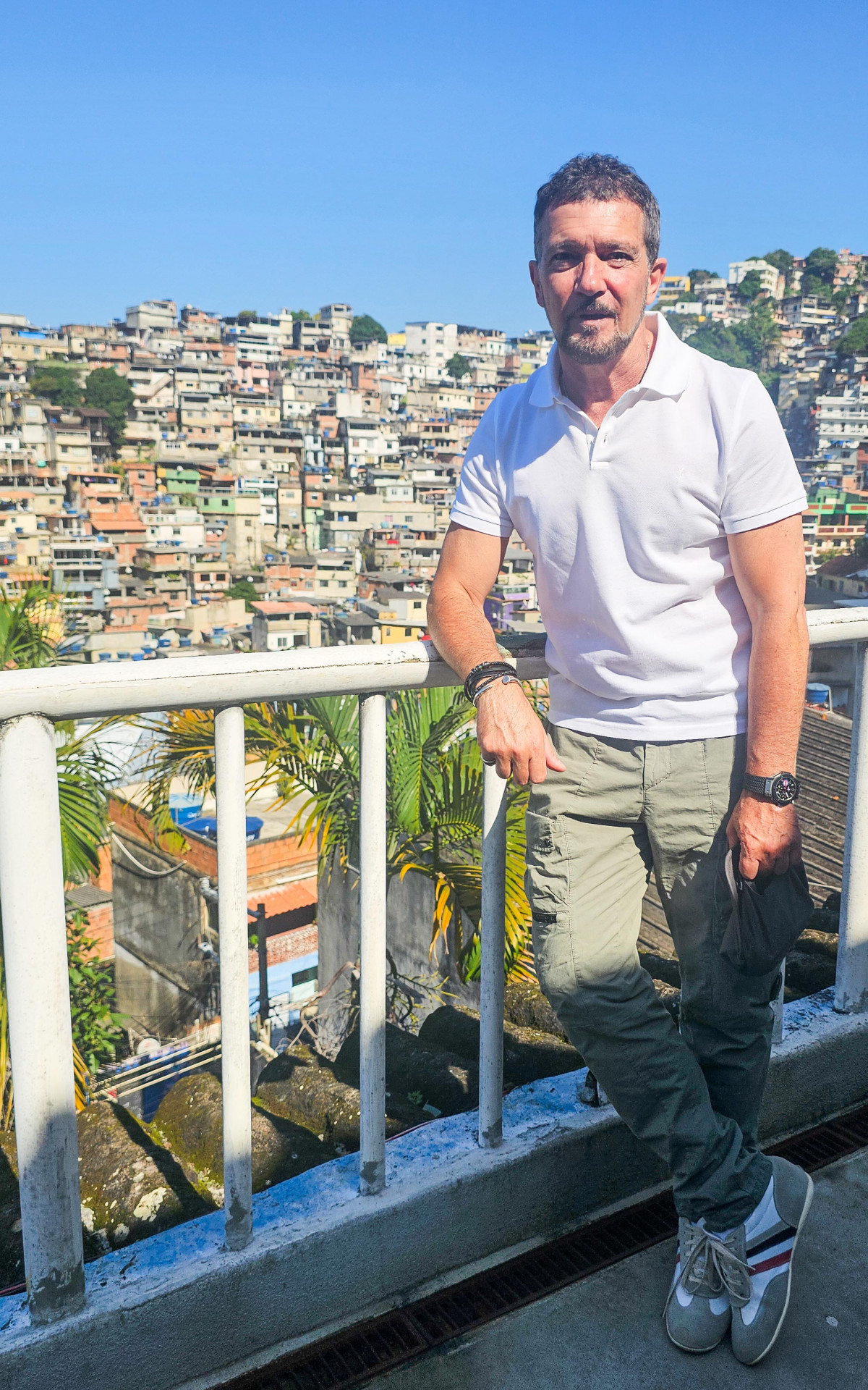 Antonio Banderas visita o morro do Vidigal, na Zona Sul - Dilson Silva/Ag.News
