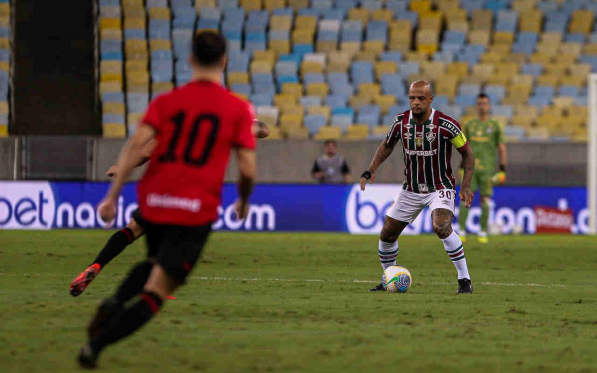 STJD pune Felipe Melo, do Fluminense, por um jogo por empurrão a profissional do Atlético-GO