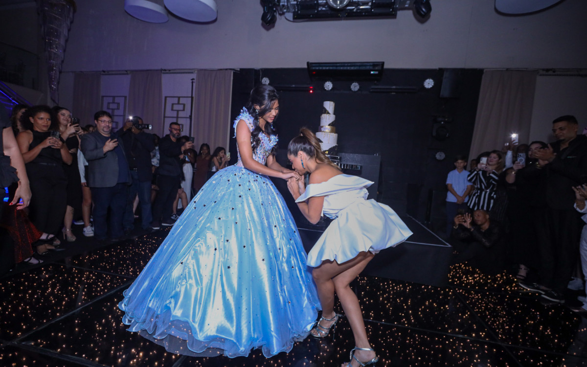 Wenny Isa dança com Lexa em festa de aniversário