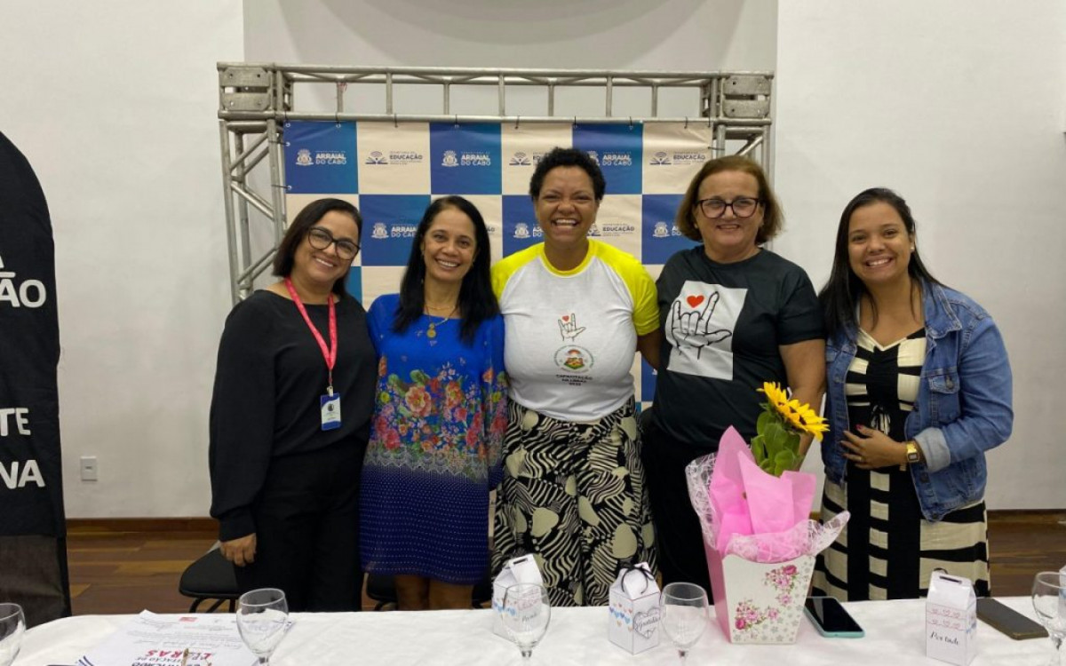 Curso de Capacitação de LIBRAS ? Língua Brasileira de Sinais