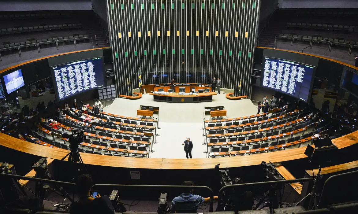Deputados podem votar 2º projeto de regulamentação da tributária nesta terça-feira