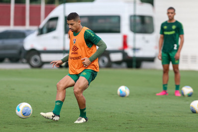 Fluminense vive expectativa por retorno de André para solucionar problemas defensivos
