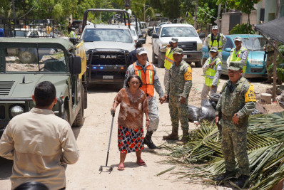 México: voos são suspensos e turistas evacuados com aproximação do furacão Beryl