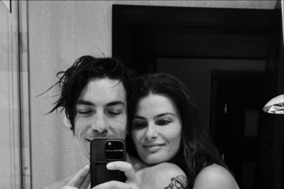 Di Ferrero posa sem roupa com Isabeli Fontana ao celebrar aniversário da modelo