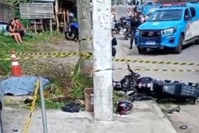 Mulher morre após colisão entre carro e moto em Niterói