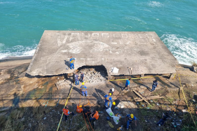 Laje usada por pescadores na Avenida Niemeyer começa a ser demolida