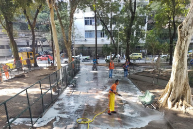 Comlurb reforça lavagem da Praça Afonso Pena e entorno após denúncia de envenenamento