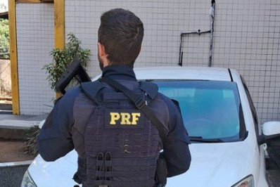 PRF recupera carro furtado em São Pedro da Aldeia na Ponte Rio-Niterói