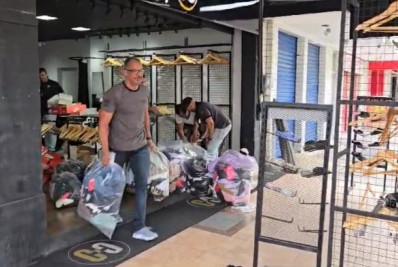 Polícia apreende centenas de roupas falsificadas em ação na Zona Norte