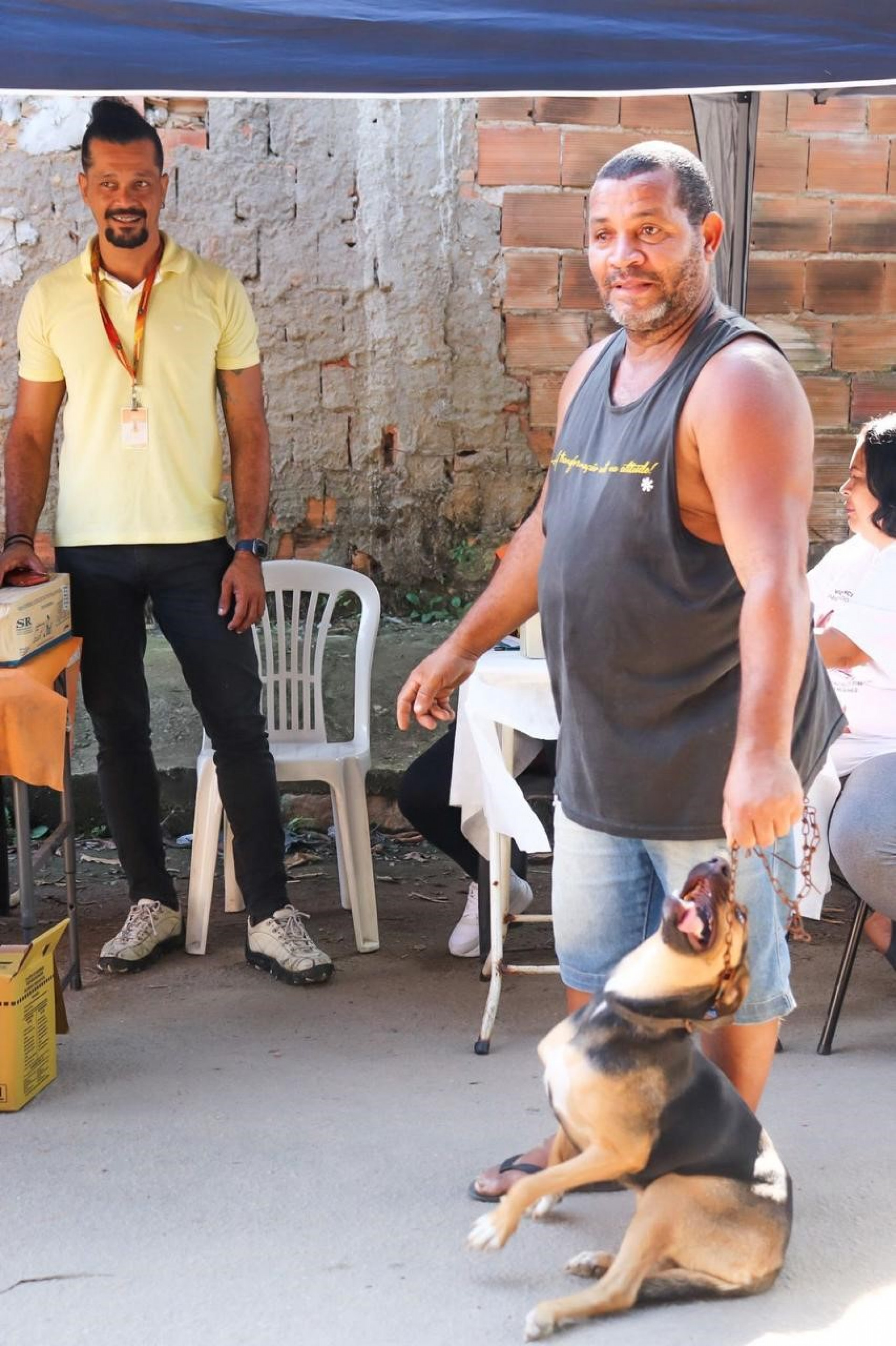 Celso Costa de Almeida, levou seus a gata Ariel e o c&atilde;ozinho Cutuque pata de vacinarem - Divulga&ccedil;&atilde;o / PMBR