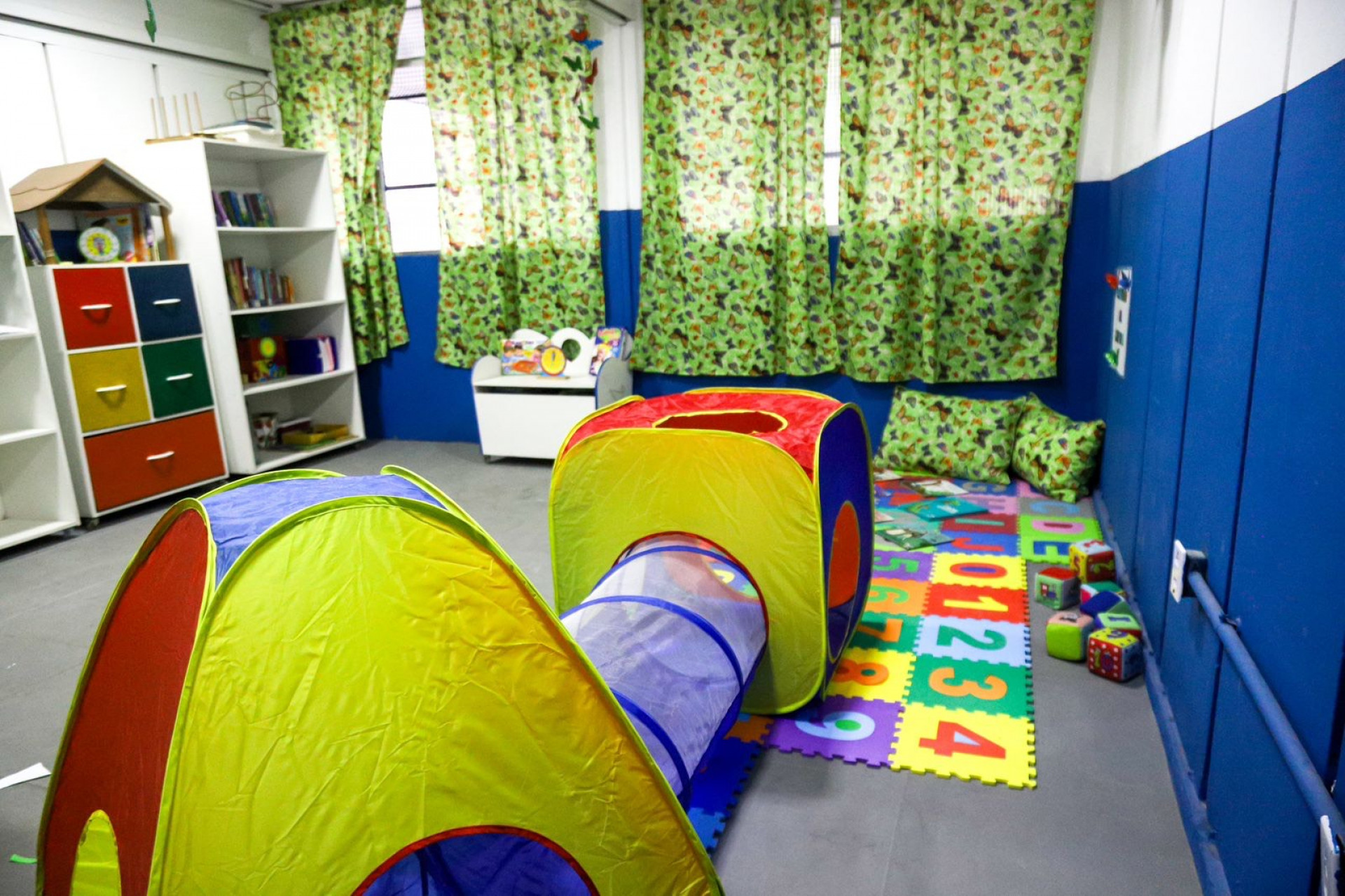 Construção de uma área infantil para brinquedos na Escola Municipal Professora Márcia Branquinho - Edgar Maciel 