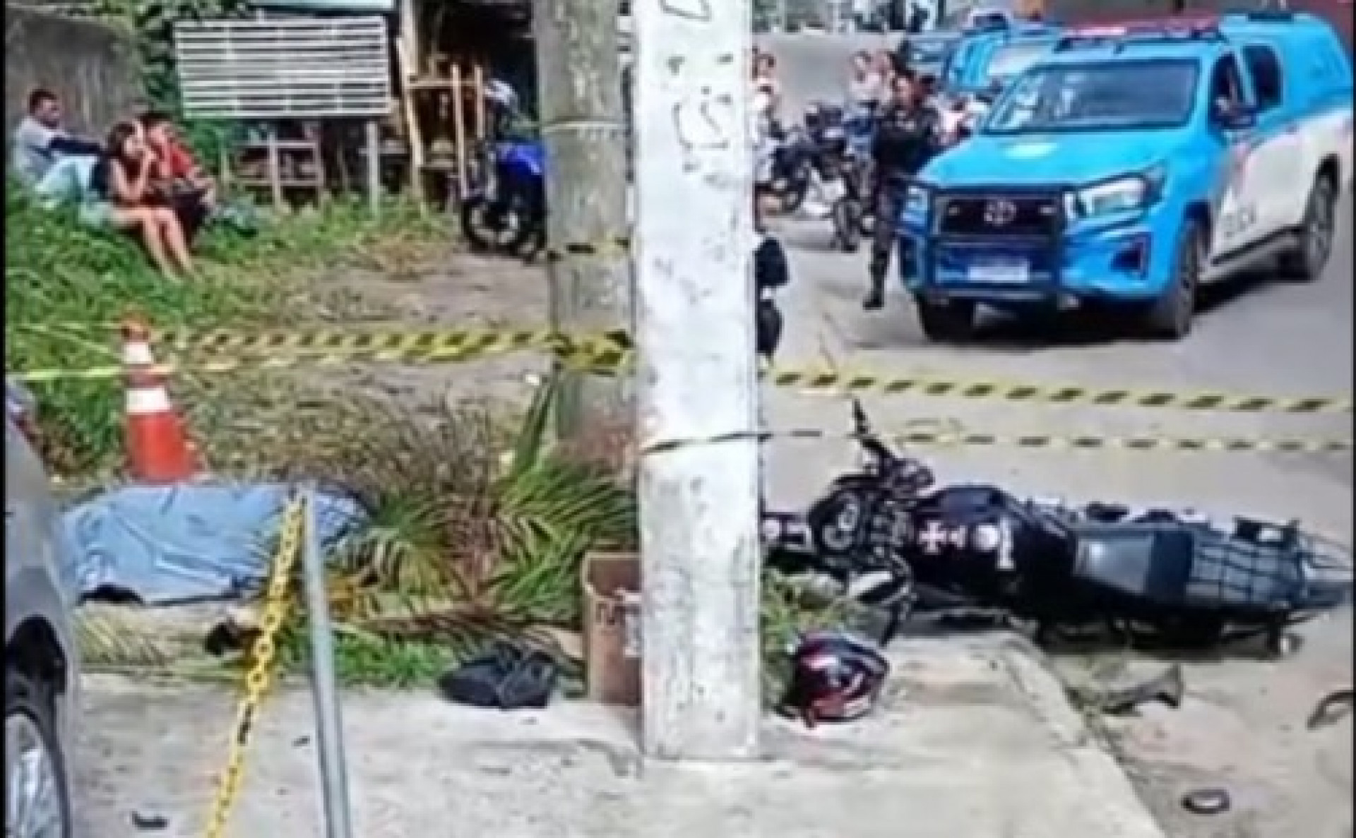 Acidente entre moto e carro causou a morte de uma mulher de 26 anos, nesta quinta-feira (4), em Niterói - Reprodução / Redes Sociais