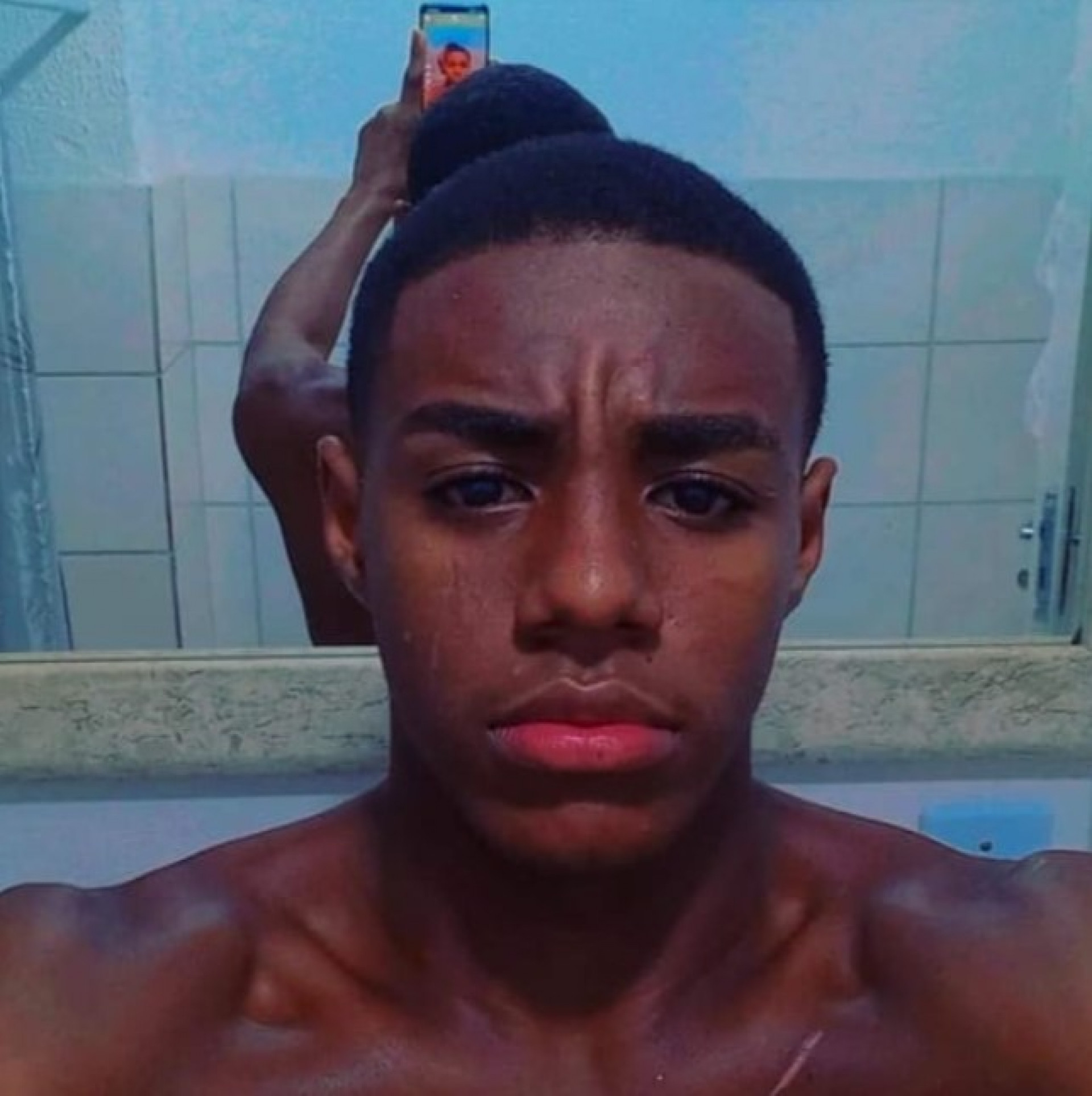 Adolescente, de 17 anos, estudava à noite e ajudava conhecido em serviço de entregas 