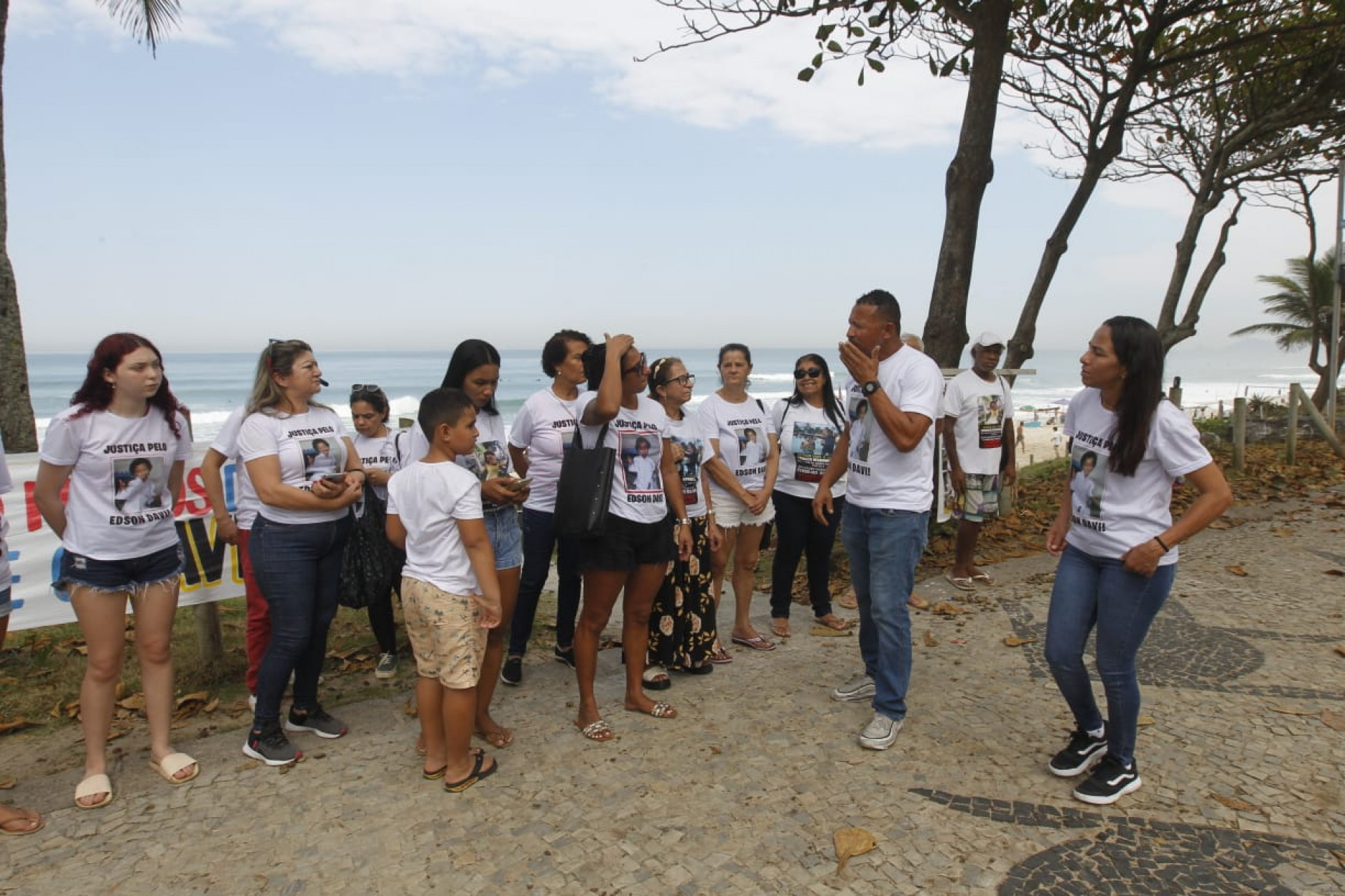 Familiares realizam protesto após seis meses do desaparecimento do menino Edson Davi - Reginaldo Pimenta/Agência O DIA
