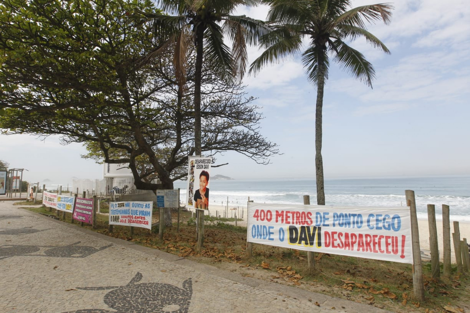 Familiares realizam protesto após seis meses do desaparecimento do menino Edson Davi - Reginaldo Pimenta/Agência O DIA