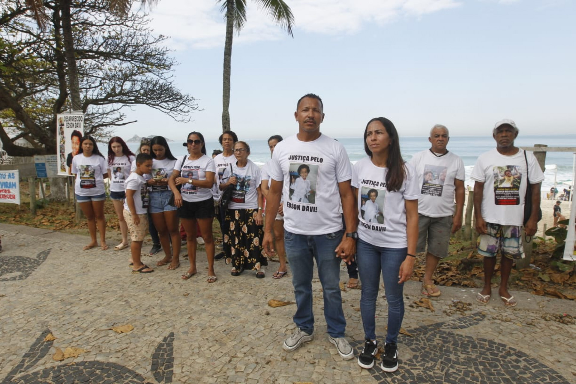 Familiares realizam protesto após seis meses do desaparecimento do menino Edson Davi - Reginaldo Pimenta/Agência O DIA