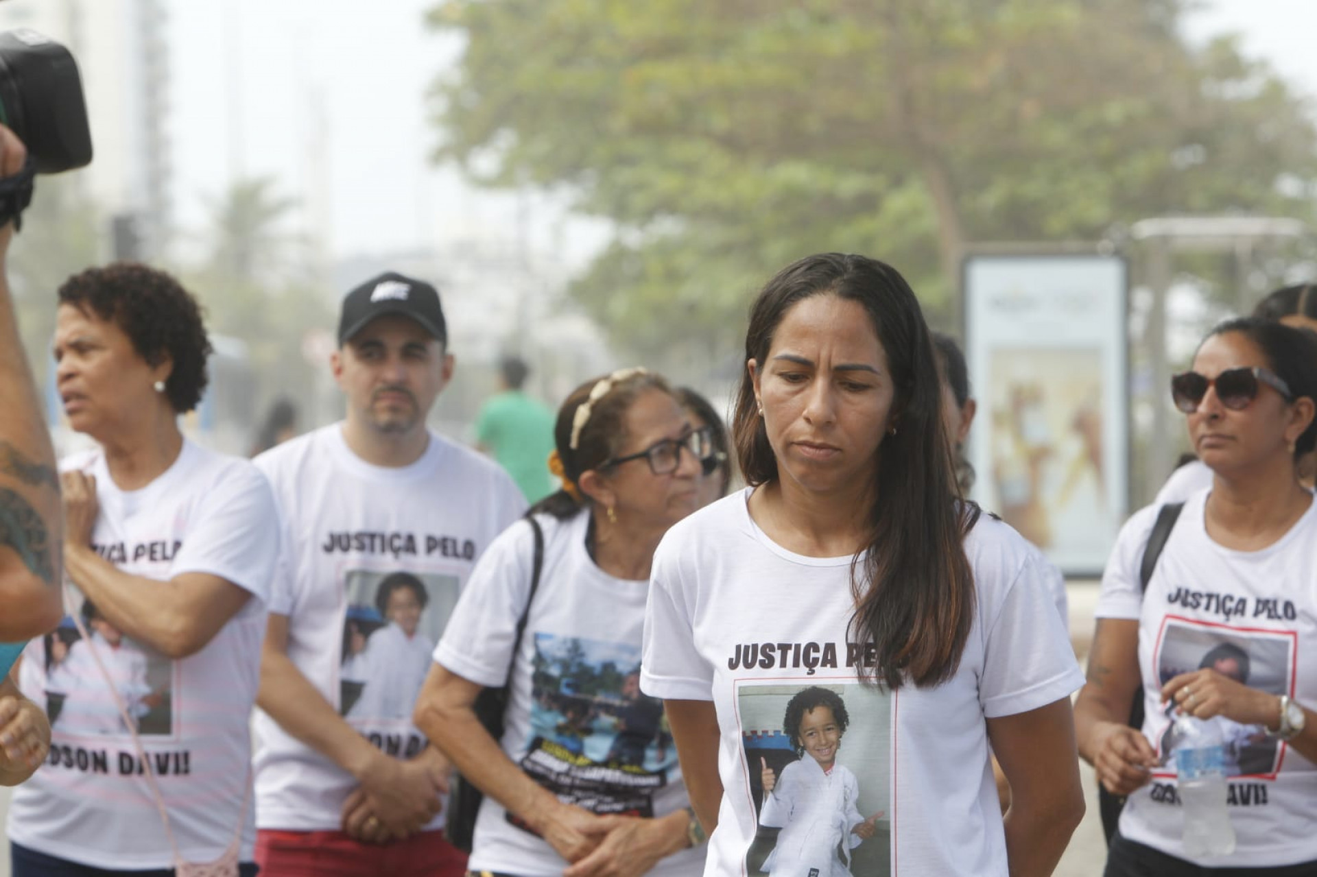 Mãe de Edson Davi durante protesto após seis meses do desaparecimento - Reginaldo Pimenta/Agência O DIA