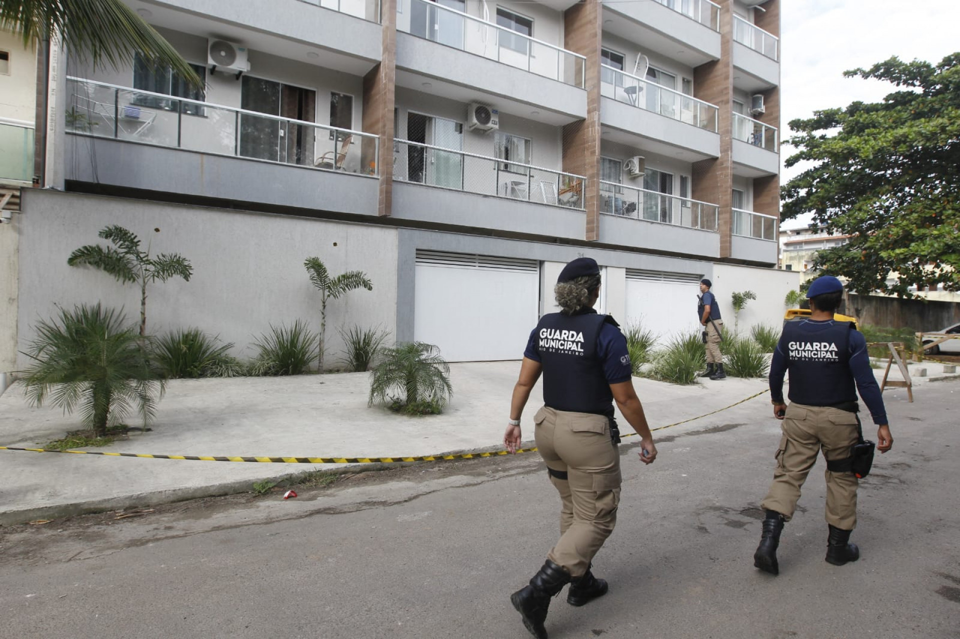 Prefeitura inicia demolição de prédio irregular no Recreio dos Bandeirantes - Reginaldo Pimenta/Agência O Dia