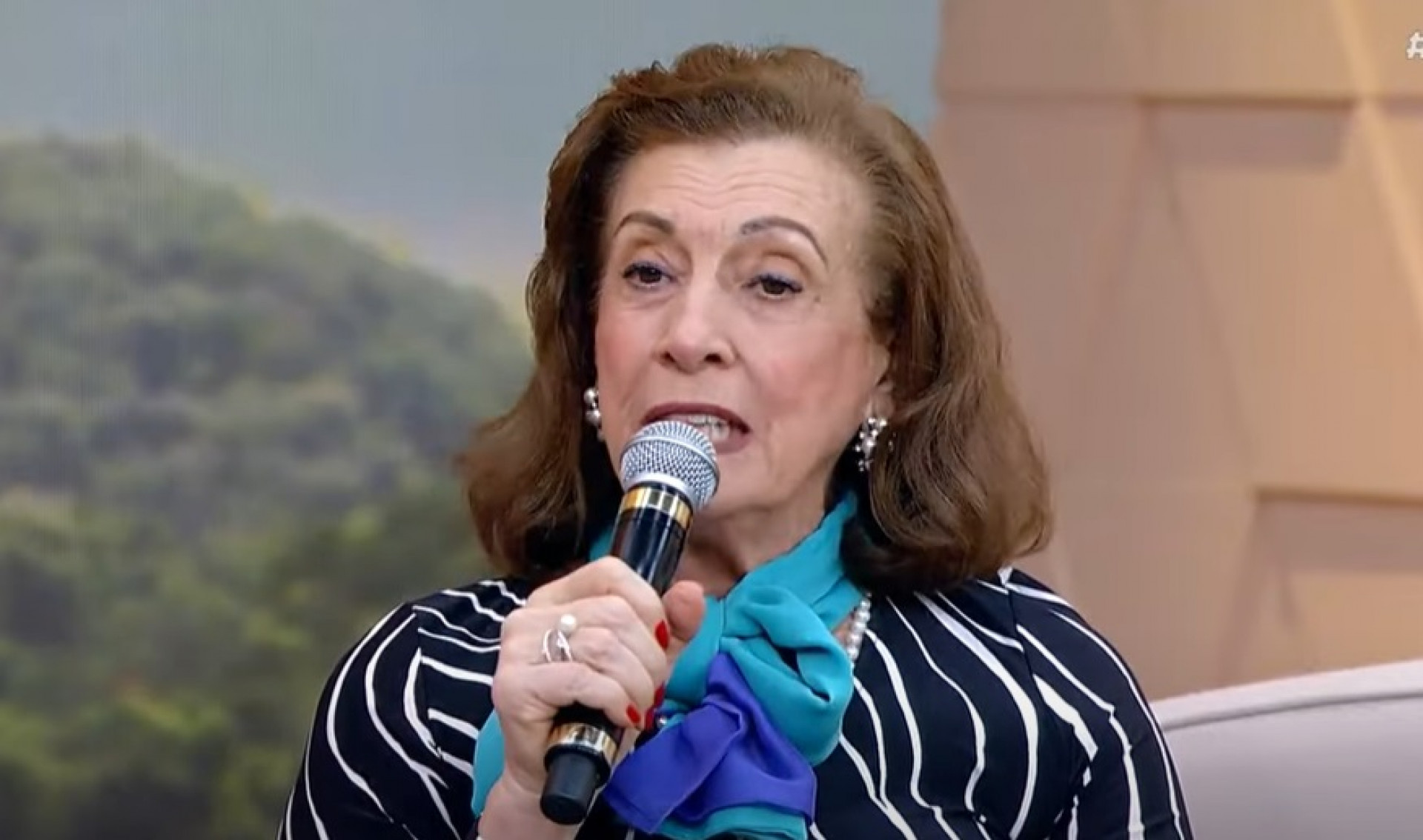 Cris Poli, a Supernanny, participa de programa do SBT - Reprodução do SBT