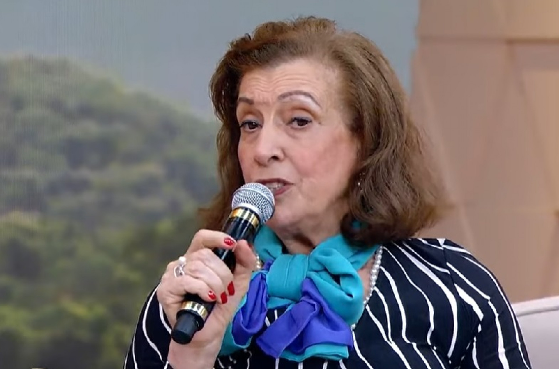 Cris Poli, a Supernanny, participa de programa do SBT - Reprodução do SBT