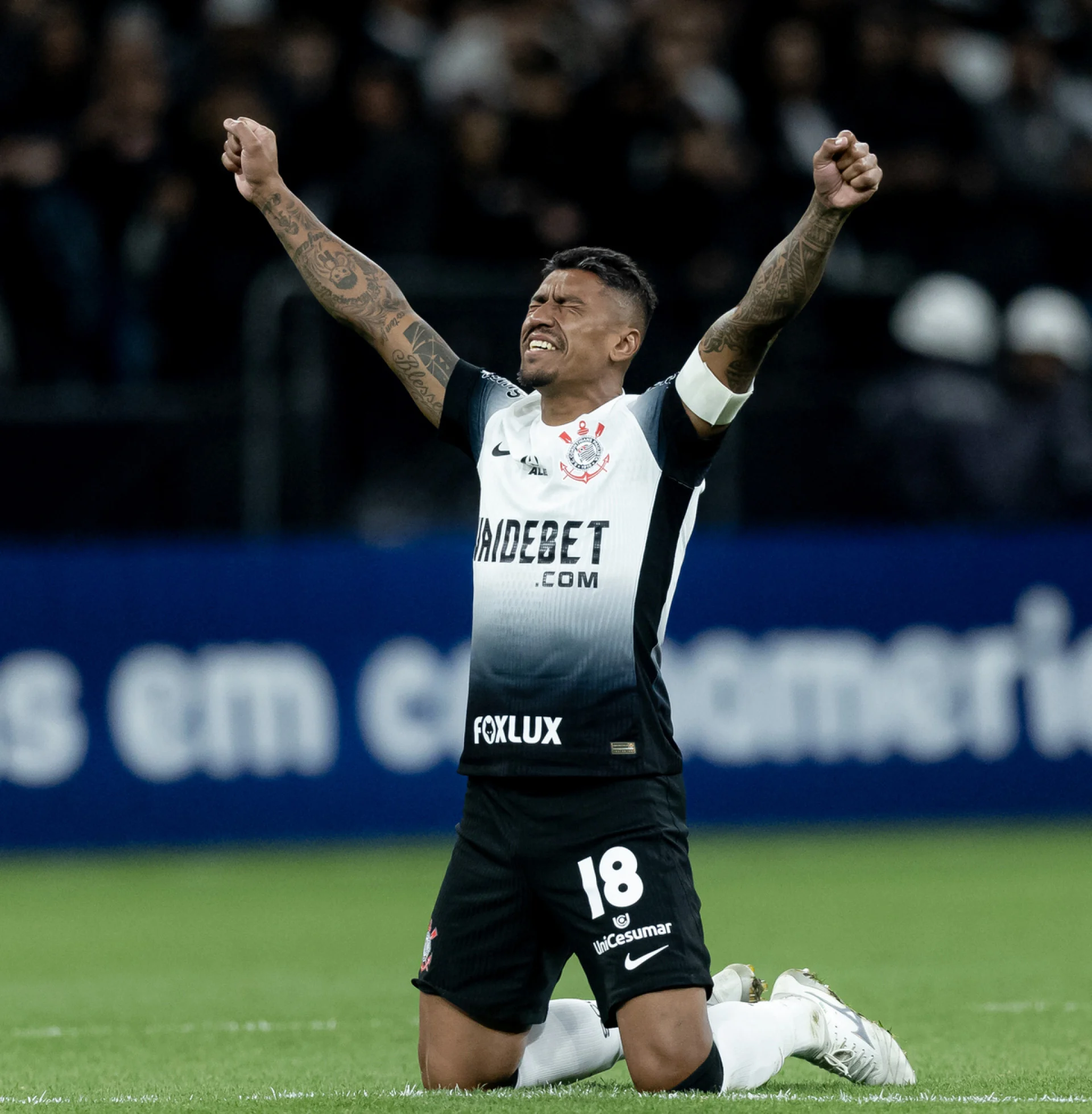 Paulinho

O volante era jogador do Tottenham quando foi convocado. Em 2015, se transferiu para o Guangzhou, da China.

Após três temporadas, reforçou o Barcelona. Com a camisa do time catalão, ele disputou 49 partidas, marcou nove gols, deu duas assistências e conquistou o Campeonato Espanhol e a Copa do Rei. Em alta na carreira, esteve com a Seleção na Copa do Mundo de 2018.

Depois daquele Mundial, voltou ao Guangzhou e ainda teve uma breve passagem pelo Al-Ahli, da Arábia Saudita. 

Já em 2020, retornou ao Corinthians, mas sofreu com problemas físicos. Sem acordo para renovar o contrato, ele teve a saída antecipada e deixou o Timão em maio deste ano.
