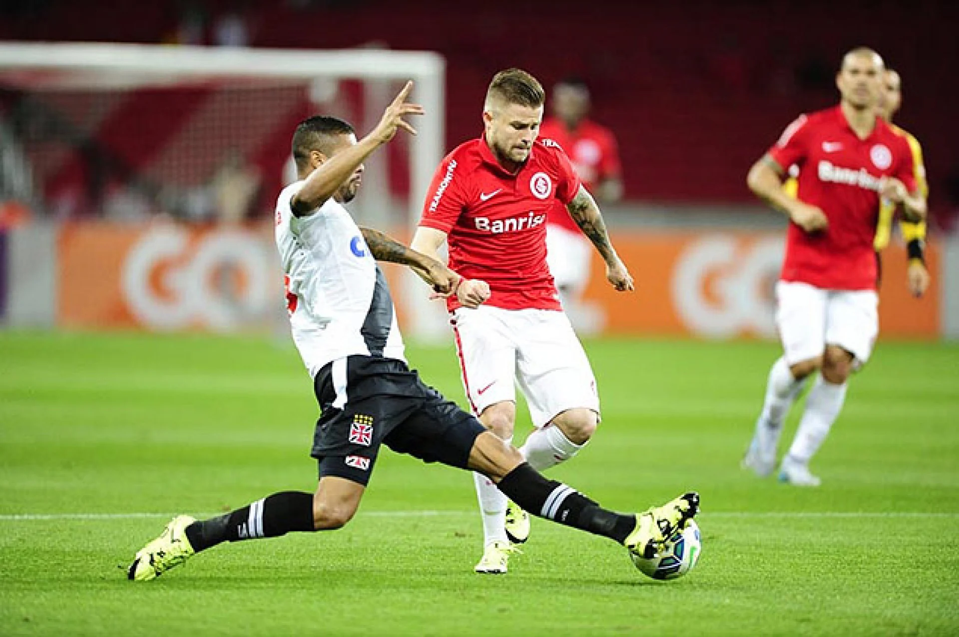 Um ano depois do 7 a 1 na Copa de 2014, outra goleada por seis gols de diferença protagonizou o futebol nacional. Em jogo válido pela 22ª rodada do Campeonato Brasileiro de 2015, o Internacional derrotou o Vasco, no Beira-Rio, por 6 a 0. Os gols do Colorado foram marcados por Ernando, Eduardo Sasha, Lisandro López (2x), Valdívia e Nílton. O Cruz-Maltino terminaria aquela edição do Brasileiro na 18ª posição e rebaixado para a Série B do ano seguinte.