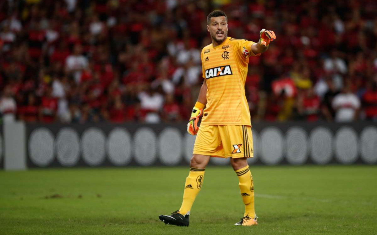 Julio César

O goleiro pertencia ao Queens Park Rangers quando foi convocado, mas atuava por empréstimo no Toronto (CAN). Após a Copa, retornou ao clube inglês, mas logo se transferiu para o Benfica. 

Ele defendeu os Encarnados por três temporadas e meia e disputou 83 partidas. Em 2018, voltou ao Flamengo, clube que o revelou ao futebol, para se aposentar. Ele disputou duas partidas e pendurou as chuteiras. - Staff Images / Flamengo