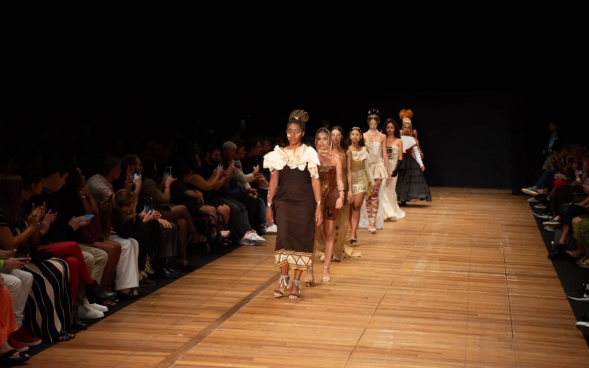 Desfile de encerramento do curso de moda da Estácio de Sá, na Cidade das Artes - Divulgação