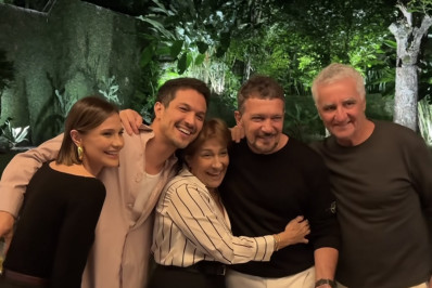 Romulo Estrela diverte internautas ao mostrar reação da mãe conhecendo Antonio Banderas