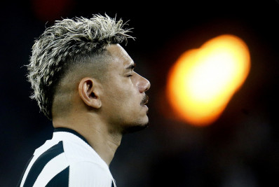 Além de Ganso, Sport negocia com ex-atacante do Botafogo