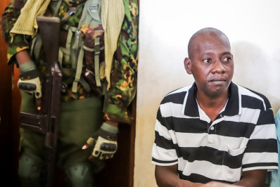 Líder de seita é acusado de terrorismo após causar a morte de 400 pessoas no Quênia