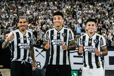 Fotos: Allan, Almada e Igor Jesus são apresentados à torcida do Botafogo