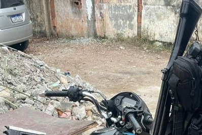 PM prende suspeito com pistola e recupera motocicleta em Nilópolis