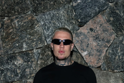 Em clima de romance, MC Daniel se declara para affair: 'Princesa'