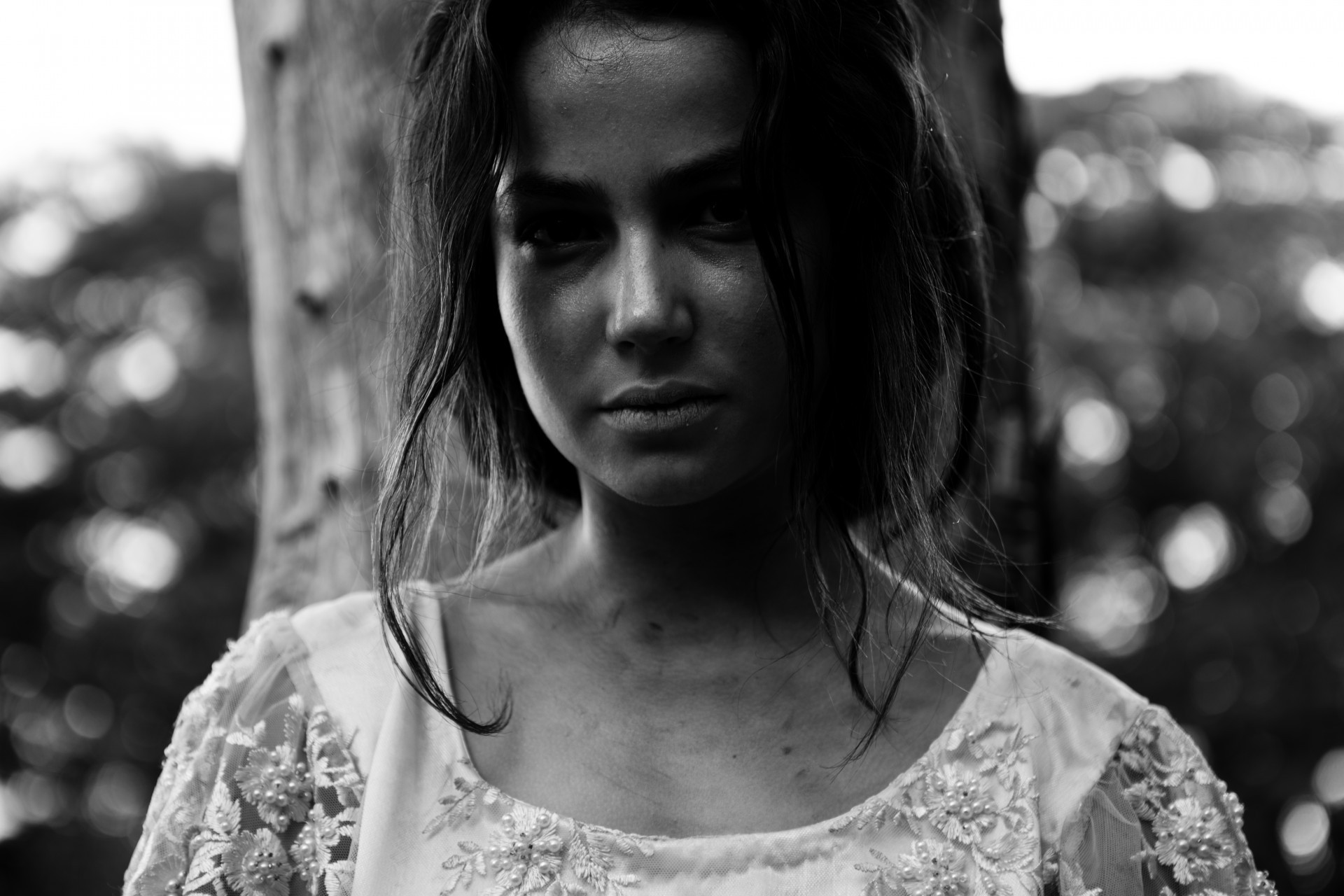 Fernanda Marques como Elisa, protagonista do filme 'Ninguém Sai Vivo Daqui' - Divulgação